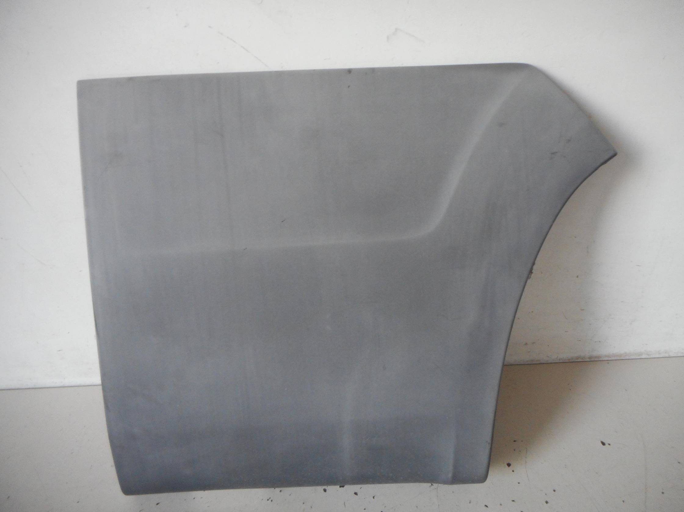 Paraurti post. lat. dx.